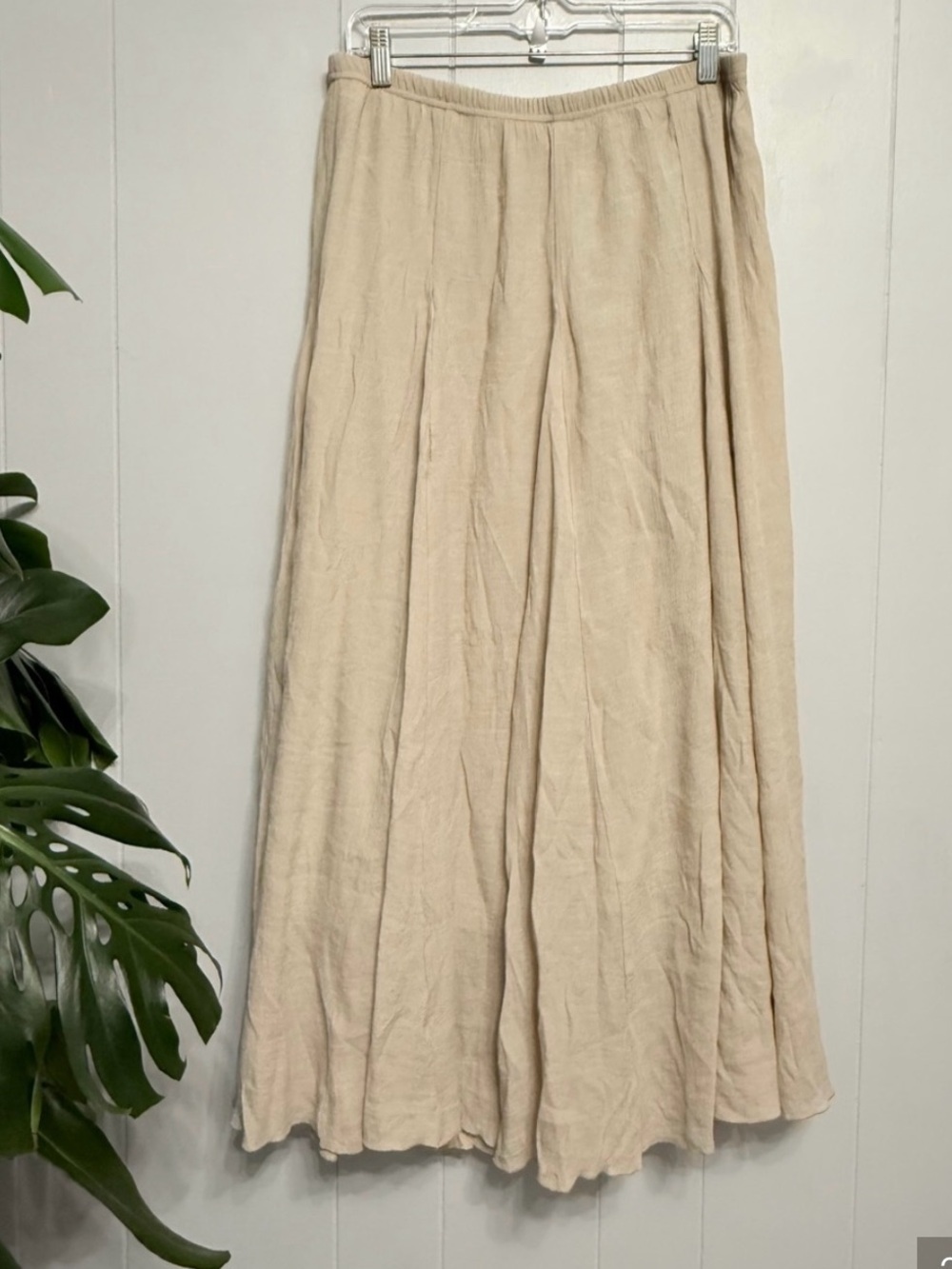 new directions Beige
Flowing Maxi Skirt with New Condition. - Picture 2 of 6